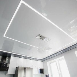 Глянцевые натяжные потолки: зеркальный эффект в интерьере